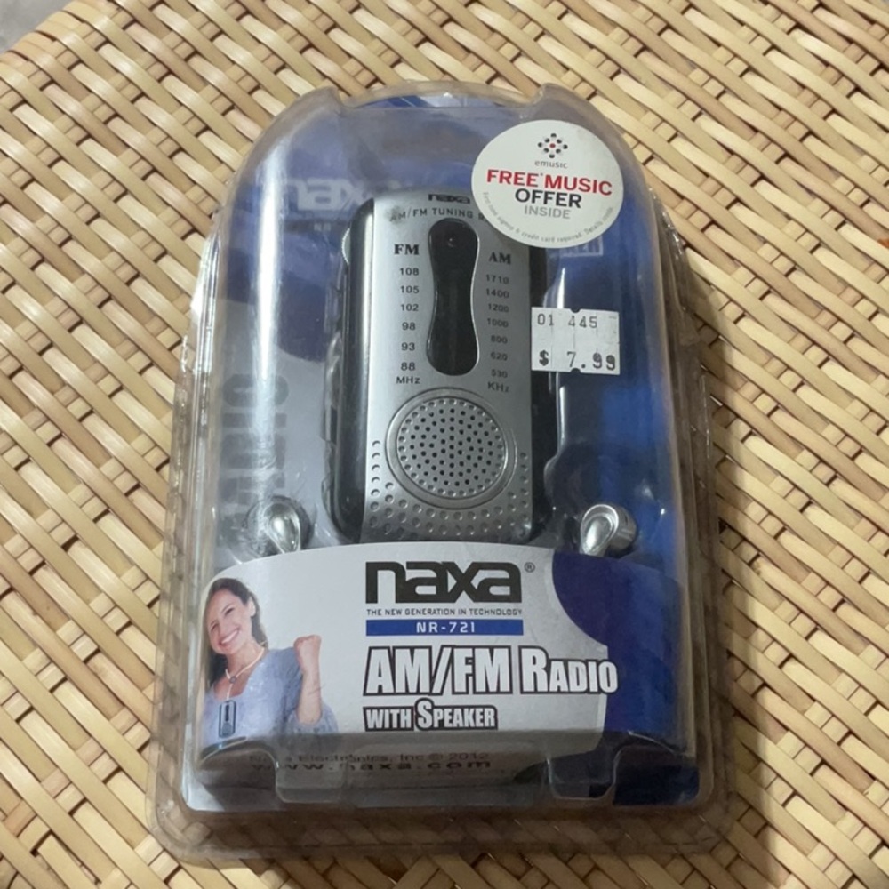 NAXA NR-721 AM/FM MINI POCKET RADIO BLACK WITH SILVER SPEAKER AND HEADPHONES